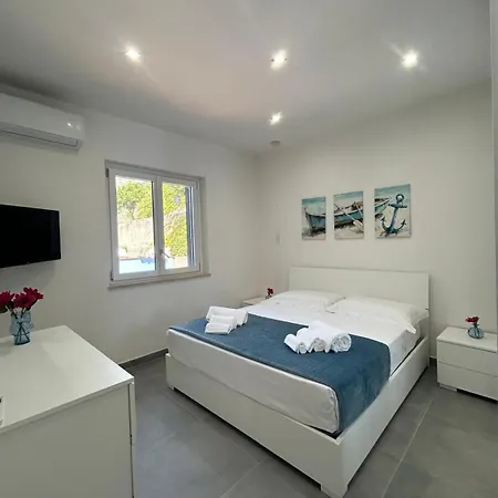 Still House * San Nicola Arcella